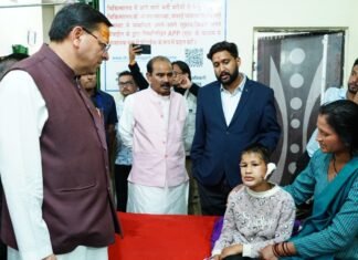 Pithoragarh:-मुख्यमंत्री पुष्कर धामी ने जिला अस्पताल पहुंच जाना मरीजों का हालचाल,बेहतर स्वास्थ्य सुविधाओं का दिया भरोसा