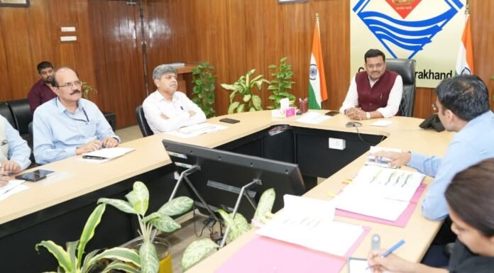Uttarakhand:-मुख्य सचिव आनन्द बर्द्धन ने देहरादून में विद्युत लाईनों की अंडरग्राउण्ड केबलिंग को लेकर ऊर्जा विभाग एवं जिलाधिकारी देहरादून के साथ की महत्वपूर्ण बैठक