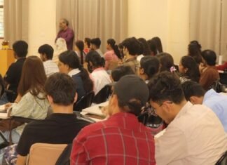 Dehradun:-अदिति कॉलेज दिल्ली और रंगमंच एवं लोक प्रदर्शन कला विभाग, दून विश्वविद्यालय के सहयोग से उत्तराखंड की लोक कला एवं रामलीलाओं में महिलाओं की सहभागिता विषय पर विशेष संगोष्ठी एवं फोटो प्रदर्शनी का आयोजन