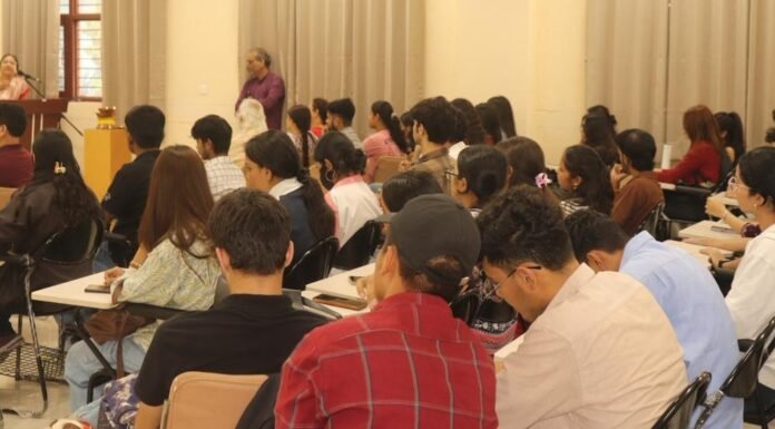 Dehradun:-अदिति कॉलेज दिल्ली और रंगमंच एवं लोक प्रदर्शन कला विभाग, दून विश्वविद्यालय के सहयोग से उत्तराखंड की लोक कला एवं रामलीलाओं में महिलाओं की सहभागिता विषय पर विशेष संगोष्ठी एवं फोटो प्रदर्शनी का आयोजन