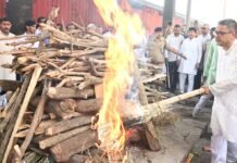 Haridwar:-पूर्व मुख्यमंत्री मेजर जनरल भुवन चंद्र खंडूड़ी(से.नि)की अंतिम यात्रा में उमड़ा जनसैलाब,खड़खड़ी श्मशान घाट में राजकीय सम्मान के साथ किया गया अंतिम संस्कार