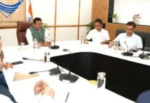 Uttarakhand:-मुख्य सचिव आनन्द बर्द्धन ने जिलाधिकारियों के साथ वीडियोकॉन्फ़्रेंसिंग के माध्यम से विभिन्न बिंदुओं पर चर्चा कर दिए महत्त्वपूर्ण दिशा निर्देश