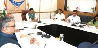 Uttarakhand:-मुख्य सचिव आनन्द बर्द्धन ने जिलाधिकारियों के साथ वीडियोकॉन्फ़्रेंसिंग के माध्यम से विभिन्न बिंदुओं पर चर्चा कर दिए महत्त्वपूर्ण दिशा निर्देश
