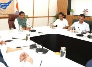 Uttarakhand:-मुख्य सचिव आनन्द बर्द्धन ने जिलाधिकारियों के साथ वीडियोकॉन्फ़्रेंसिंग के माध्यम से विभिन्न बिंदुओं पर चर्चा कर दिए महत्त्वपूर्ण दिशा निर्देश