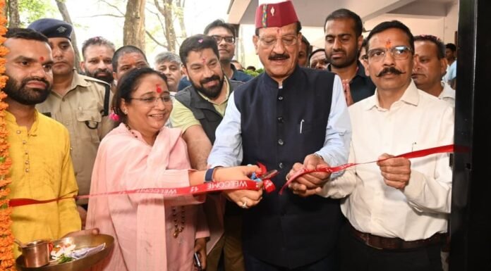 Kotdwar:-कैबिनेट मंत्री सुबोध उनियाल पहुंचे कोटद्वार,”सुवेनियर शॉप्स एंड स्टडी सेंटर” का किया उद्घाटन