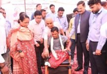 Kotdwar:-विधानसभा अध्यक्ष ऋतु खण्डूडी समाज कल्याण विभाग पौड़ी द्वारा आयोजित बहुउद्देशीय शिविर में हुई शामिल,दिव्यांगजनों को व्हील चेयर एवं सहायक उपकरण किए वितरित