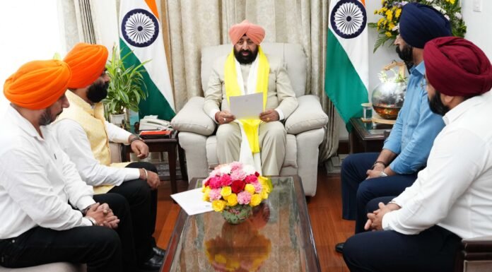 Dehradun:-राज्यपाल गुरमीत सिंह से उत्तर प्रदेश सिख गुरुद्वारा समन्वय समिति के अध्यक्ष परविंदर सिंह ने की शिष्टाचार भेंट