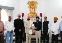 Dehradun:-राज्यपाल गुरमीत सिंह से उत्तराखंड राज्य अल्पसंख्यक शिक्षा प्राधिकरण के अध्यक्ष डॉ.सुरजीत सिंह गांधी एवं प्राधिकरण के सदस्यों ने की शिष्टाचार भेंट