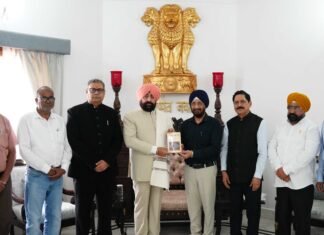 Dehradun:-राज्यपाल गुरमीत सिंह से उत्तराखंड राज्य अल्पसंख्यक शिक्षा प्राधिकरण के अध्यक्ष डॉ.सुरजीत सिंह गांधी एवं प्राधिकरण के सदस्यों ने की शिष्टाचार भेंट