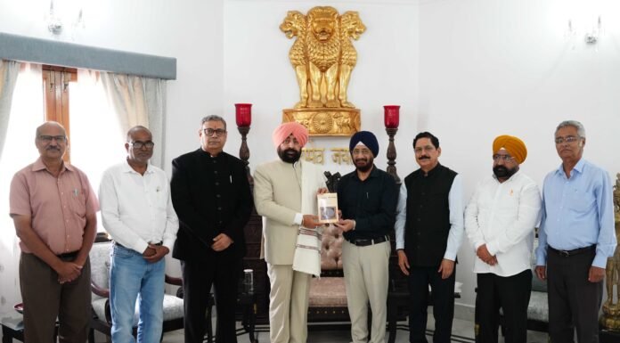 Dehradun:-राज्यपाल गुरमीत सिंह से उत्तराखंड राज्य अल्पसंख्यक शिक्षा प्राधिकरण के अध्यक्ष डॉ.सुरजीत सिंह गांधी एवं प्राधिकरण के सदस्यों ने की शिष्टाचार भेंट