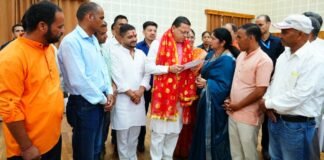Uttarakhand:-मुख्यमंत्री पुष्कर धामी कैंप कार्यालय में सुनीं जन समस्याएं,समस्याओं का प्राथमिकता के आधार पर शीघ्र समाधान सुनिश्चित करने के दिए निर्देश