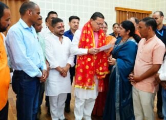 Uttarakhand:-मुख्यमंत्री पुष्कर धामी कैंप कार्यालय में सुनीं जन समस्याएं,समस्याओं का प्राथमिकता के आधार पर शीघ्र समाधान सुनिश्चित करने के दिए निर्देश