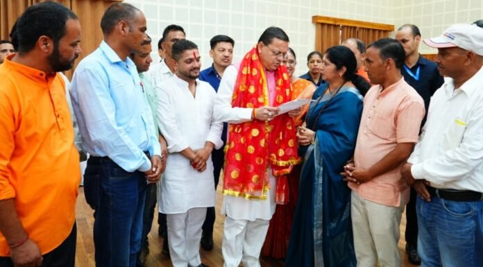 Uttarakhand:-मुख्यमंत्री पुष्कर धामी कैंप कार्यालय में सुनीं जन समस्याएं,समस्याओं का प्राथमिकता के आधार पर शीघ्र समाधान सुनिश्चित करने के दिए निर्देश