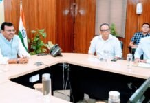 Uttarakhand:-मुख्य सचिव आनन्द बर्द्धन ने प्रदेश में ग्रोथ सेंटर्स की प्रगति के सम्बन्ध में सभी सम्बन्धित विभागों के साथ की बैठक