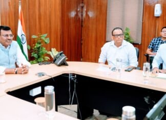 Uttarakhand:-मुख्य सचिव आनन्द बर्द्धन ने प्रदेश में ग्रोथ सेंटर्स की प्रगति के सम्बन्ध में सभी सम्बन्धित विभागों के साथ की बैठक