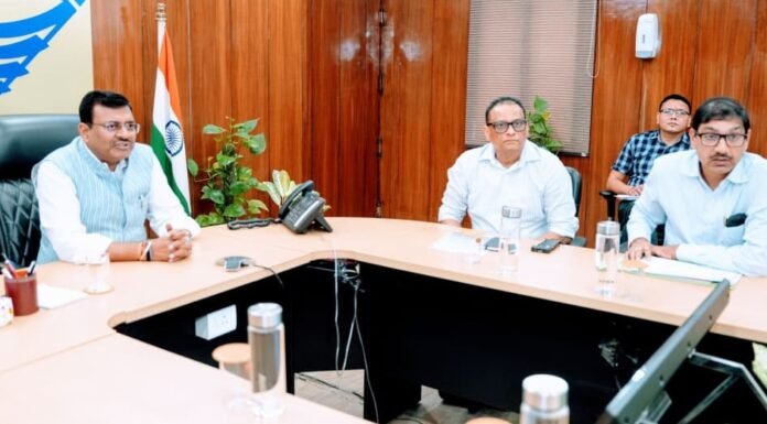 Uttarakhand:-मुख्य सचिव आनन्द बर्द्धन ने प्रदेश में ग्रोथ सेंटर्स की प्रगति के सम्बन्ध में सभी सम्बन्धित विभागों के साथ की बैठक