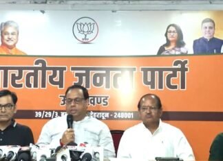 Dehradun:-बदरीनाथ मंदिर चढ़ावा हेराफेरी पर बीकेटीसी अध्यक्ष हेमंत दिवेदी का कांग्रेस प्रदेश अध्यक्ष गणेश गोदियाल पर हमला कहा-जिन्होंने की धनराशि की बंदरबांट,वो लगा रहे है झूठे आरोप