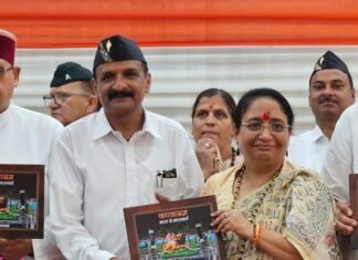 Kotdwar:-सैनिक सम्मान समारोह में वरिष्ठ पत्रकार मनोज इष्टवाल की पुस्तक ‘कण्वाश्रम’ का विमोचन