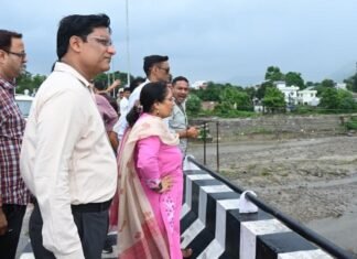 Kotdwar:-विधानसभा अध्यक्ष ऋतु खण्डूडी भूषण ने संभावित आपदा से पूर्व तैयारियों का लिया जायजा,अधिकारियों के साथ मालन,सुखरौ एवं खोह नदियों का किया निरीक्षण