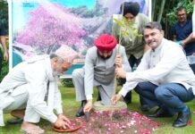 Uttarakhand:-राज्यपाल गुरमीत सिंह ने लोक भवन में गौरव भारती शिक्षा संस्थान की ओर से आयोजित कार्यक्रम में प्रतिभाग कर किया पौधरोपण