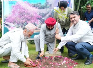 Uttarakhand:-राज्यपाल गुरमीत सिंह ने लोक भवन में गौरव भारती शिक्षा संस्थान की ओर से आयोजित कार्यक्रम में प्रतिभाग कर किया पौधरोपण