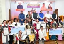 Uttarakhand:-मुख्यमंत्री पुष्कर धामी ने तीलू रौतेली एवं आंगनबाड़ी कार्यकत्री पुरस्कार से मातृशक्ति को किया सम्मानित