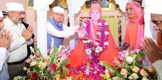Haridwar:-पूज्य सतगुरु लाल दास महाराज के 51वाँ निर्वाण दिवस के अवसर पर आयोजित कार्यक्रम में शामिल हुए सीएम धामी कहा-संत समाज का मार्गदर्शन धर्म,संस्कृति और राष्ट्र निर्माण की प्रेरणा