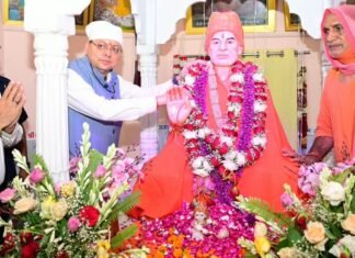 Haridwar:-पूज्य सतगुरु लाल दास महाराज के 51वाँ निर्वाण दिवस के अवसर पर आयोजित कार्यक्रम में शामिल हुए सीएम धामी कहा-संत समाज का मार्गदर्शन धर्म,संस्कृति और राष्ट्र निर्माण की प्रेरणा