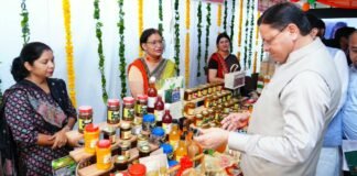 Uttarakhand:-मुख्यमंत्री पुष्कर धामी ने ‘मुख्यमंत्री सशक्त बहना उत्सव योजना’ के अंतर्गत स्वयं सहायता समूहों द्वारा लगाए गए स्टॉलों का किया शुभारंभ
