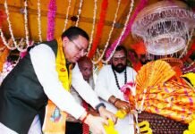 Dehradun:-टपकेश्वर महादेव की भव्य शोभायात्रा में शामिल हुए सीएम धामी,पूजा-अर्चना कर की प्रदेश की सुख-समृद्धि एवं खुशहाली की कामना
