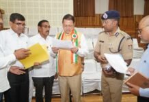Uttarakhand:-मुख्यमंत्री पुष्कर धामी ने प्रदेश के विभिन्न क्षेत्रों से आए लोगों की समस्याएं सुनीं
