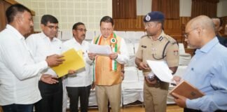 Uttarakhand:-मुख्यमंत्री पुष्कर धामी ने प्रदेश के विभिन्न क्षेत्रों से आए लोगों की समस्याएं सुनीं