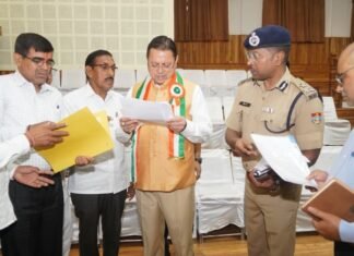 Uttarakhand:-मुख्यमंत्री पुष्कर धामी ने प्रदेश के विभिन्न क्षेत्रों से आए लोगों की समस्याएं सुनीं