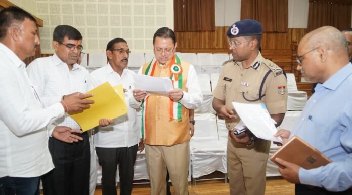 Uttarakhand:-मुख्यमंत्री पुष्कर धामी ने प्रदेश के विभिन्न क्षेत्रों से आए लोगों की समस्याएं सुनीं