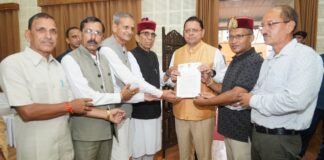 Uttarakhand:-पुरोला विधायक दुर्गेश्वर लाल ने की सीएम धामी से भेंट,डांडा देवराणा मंदिर के सौंदर्यीकरण के लिए ₹1.79 करोड़ की धनराशि स्वीकृत किए जाने पर व्यक्त किया आभार