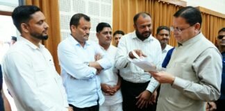 Uttarakhand:-मुख्यमंत्री पुष्कर धामी ने मुख्य सेवक सदन में सुनी जनसमस्याएं,त्वरित एवं प्रभावी समाधान के लिए अधिकारियों को दिए निर्देश