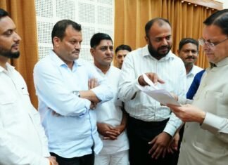 Uttarakhand:-मुख्यमंत्री पुष्कर धामी ने मुख्य सेवक सदन में सुनी जनसमस्याएं,त्वरित एवं प्रभावी समाधान के लिए अधिकारियों को दिए निर्देश