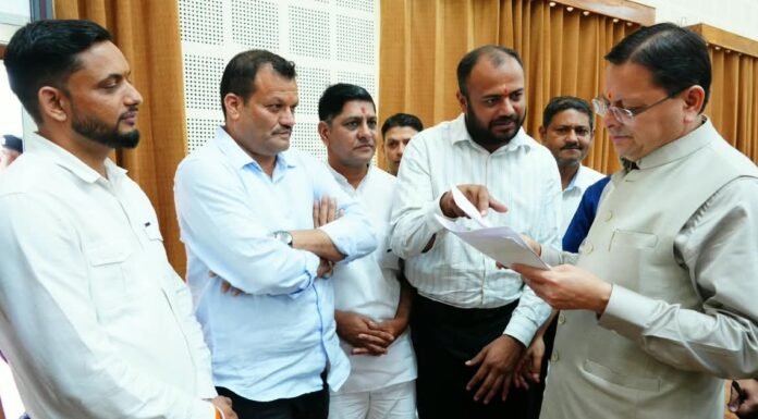 Uttarakhand:-मुख्यमंत्री पुष्कर धामी ने मुख्य सेवक सदन में सुनी जनसमस्याएं,त्वरित एवं प्रभावी समाधान के लिए अधिकारियों को दिए निर्देश