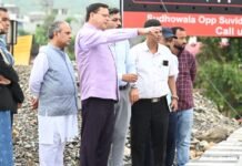 Uttarakhand:-मुख्यमंत्री पुष्कर धामी ने नंदा की चौकी पुल के एप्रोच रोड के पुनर्निर्माण कार्य का किया निरीक्षण