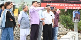 Uttarakhand:-मुख्यमंत्री पुष्कर धामी ने नंदा की चौकी पुल के एप्रोच रोड के पुनर्निर्माण कार्य का किया निरीक्षण