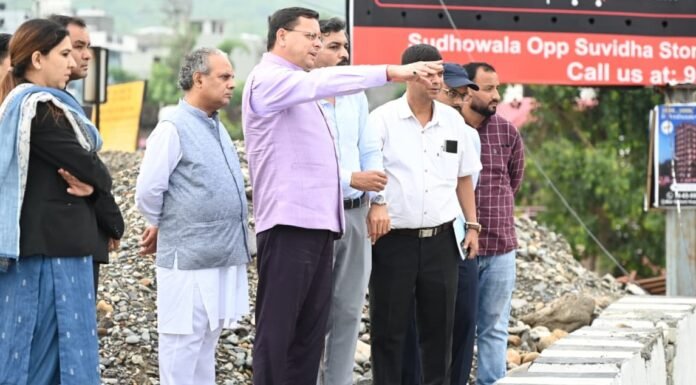 Uttarakhand:-मुख्यमंत्री पुष्कर धामी ने नंदा की चौकी पुल के एप्रोच रोड के पुनर्निर्माण कार्य का किया निरीक्षण