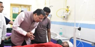 Chamoli THDC Tunnel Landslide:-घायल श्रमिकों से मिले सीएम धामी,जिला अस्पताल में जाना कुशलक्षेम
