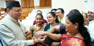 Uttarakhand:-मुख्यमंत्री पुष्कर धामी को महिलाओं ने बांधा रक्षा सूत्र,मुख्यमंत्री ने दी सभी को रक्षा बन्धन की शुभकामनाएं
