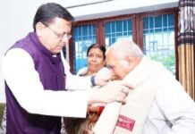 Uttarakhand:-मुख्यमंत्री पुष्कर धामी ने स्वतंत्रता दिवस की पूर्व संध्या पर शहीद अमित कुमार अणथ्वाल के परिजनों से की भेंट,किया सम्मानित