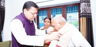 Uttarakhand:-मुख्यमंत्री पुष्कर धामी ने स्वतंत्रता दिवस की पूर्व संध्या पर शहीद अमित कुमार अणथ्वाल के परिजनों से की भेंट,किया सम्मानित
