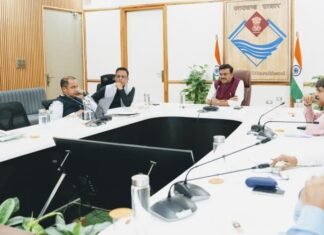 Uttarakhand:-मुख्य सचिव ने की सेब,कीवी,ड्रैगन फ्रूट आदि से उत्पादन सम्बन्धित योजनाओं को लेकर जिलाधिकारियों के साथ वीडियोकॉन्फ्रेंसिंग के माध्यम से बैठक