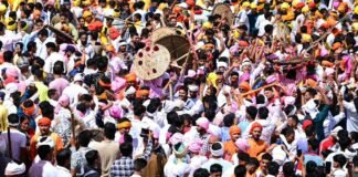 Champawat:-देवीधुरा में फलों-फूलों से बरसी बग्वाल,ऐतिहासिक पाषाण युद्ध के साक्षी बने लाखों श्रद्धालु
