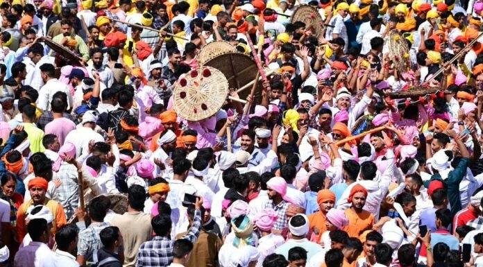 Champawat:-देवीधुरा में फलों-फूलों से बरसी बग्वाल,ऐतिहासिक पाषाण युद्ध के साक्षी बने लाखों श्रद्धालु