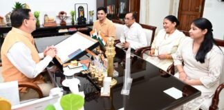 Uttarakhand:-मुख्यमंत्री पुष्कर धामी से मिले शेफ केशव नेगी,सहयोग के लिए जताया आभार