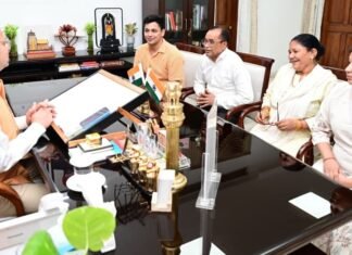 Uttarakhand:-मुख्यमंत्री पुष्कर धामी से मिले शेफ केशव नेगी,सहयोग के लिए जताया आभार